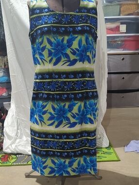 Sleeveless Floral Shift Dress in Blue and Green